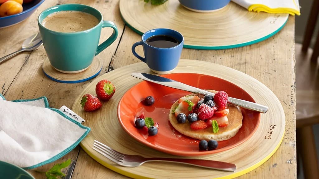 Sur La Table kitchenware display